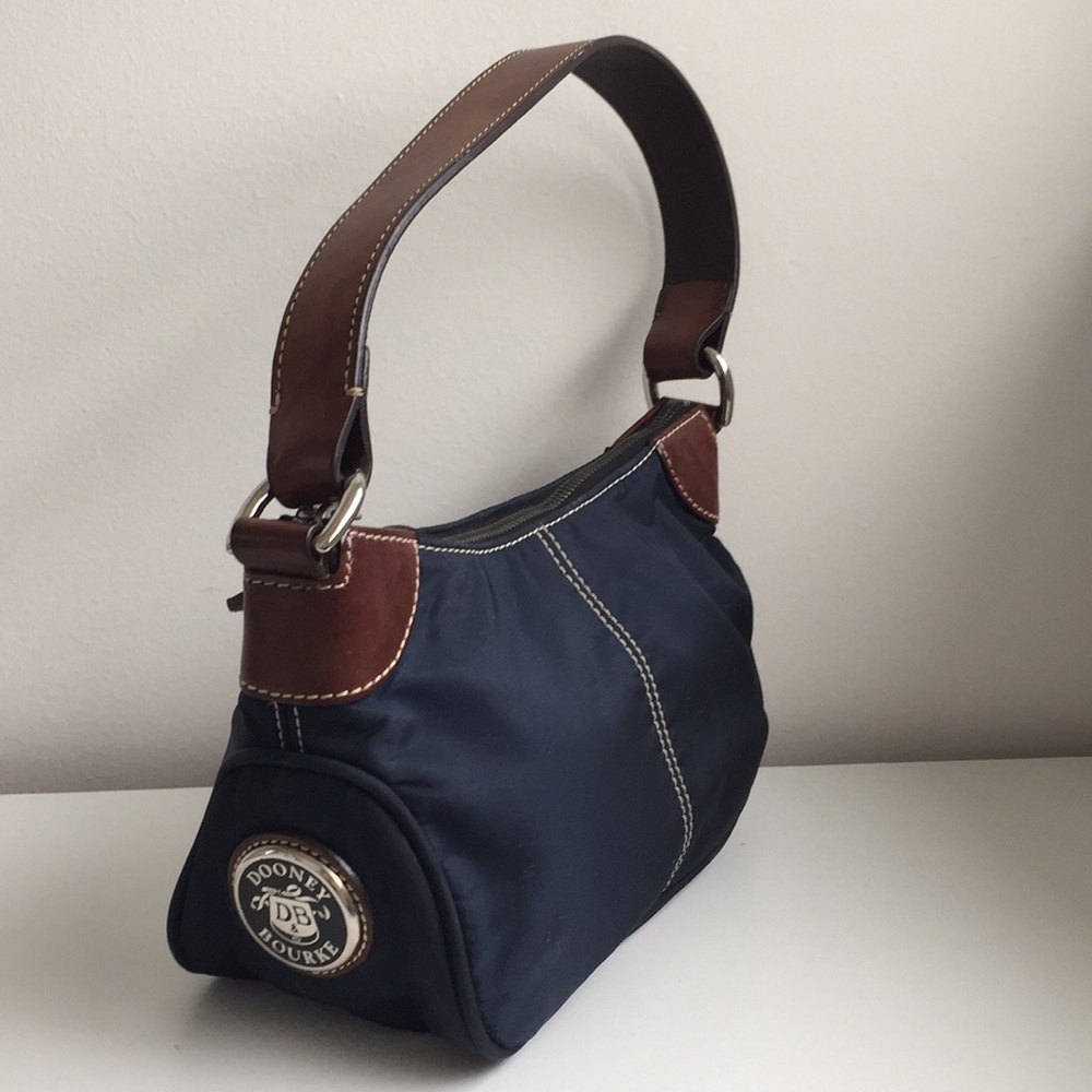Vintage Navy / Dooney & Bourke Shoulderbag